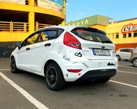 Білий Форд Фієста, об'ємом двигуна 1.2 л та пробігом 130 тис. км за 4700 $, фото 1 на Automoto.ua