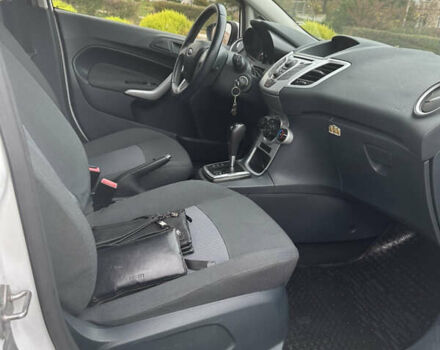 Белый Форд Фиеста, объемом двигателя 1.39 л и пробегом 90 тыс. км за 7500 $, фото 6 на Automoto.ua