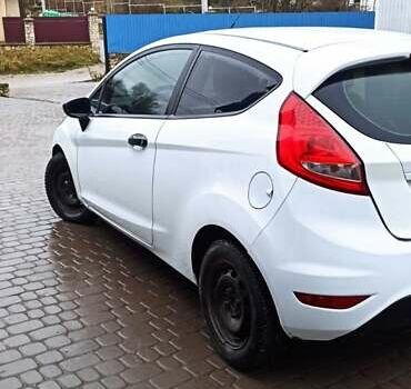 Белый Форд Фиеста, объемом двигателя 1.4 л и пробегом 185 тыс. км за 4200 $, фото 1 на Automoto.ua