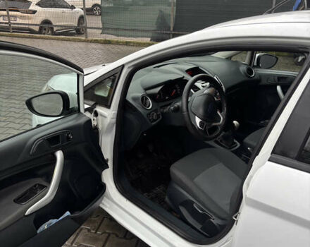 Белый Форд Фиеста, объемом двигателя 1.24 л и пробегом 212 тыс. км за 5400 $, фото 8 на Automoto.ua