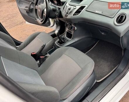 Белый Форд Фиеста, объемом двигателя 1.3 л и пробегом 117 тыс. км за 6400 $, фото 40 на Automoto.ua