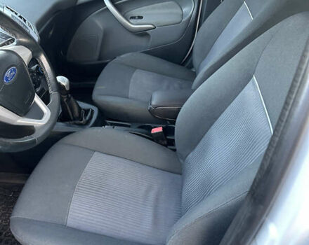 Білий Форд Фієста, об'ємом двигуна 1.24 л та пробігом 128 тис. км за 5300 $, фото 11 на Automoto.ua