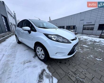 Білий Форд Фієста, об'ємом двигуна 1.2 л та пробігом 150 тис. км за 5250 $, фото 16 на Automoto.ua