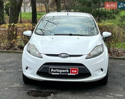 Білий Форд Фієста, об'ємом двигуна 1.4 л та пробігом 240 тис. км за 5990 $, фото 2 на Automoto.ua