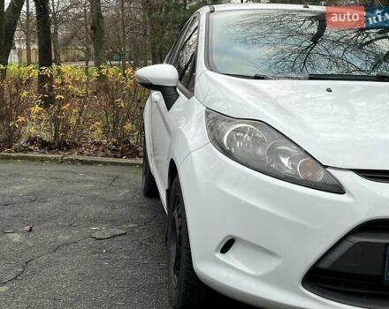 Білий Форд Фієста, об'ємом двигуна 1.4 л та пробігом 240 тис. км за 5990 $, фото 4 на Automoto.ua