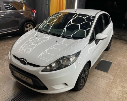 Белый Форд Фиеста, объемом двигателя 1.4 л и пробегом 141 тыс. км за 6900 $, фото 1 на Automoto.ua