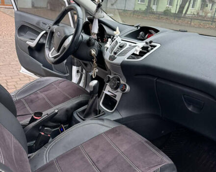 Белый Форд Фиеста, объемом двигателя 1.3 л и пробегом 150 тыс. км за 6200 $, фото 5 на Automoto.ua