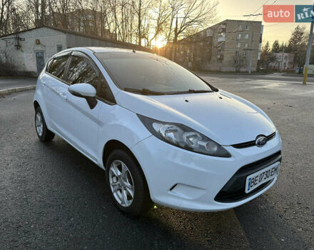 Білий Форд Фієста, об'ємом двигуна 1.24 л та пробігом 128 тис. км за 5300 $, фото 2 на Automoto.ua