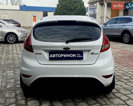 Білий Форд Фієста, об'ємом двигуна 1.39 л та пробігом 222 тис. км за 6800 $, фото 3 на Automoto.ua