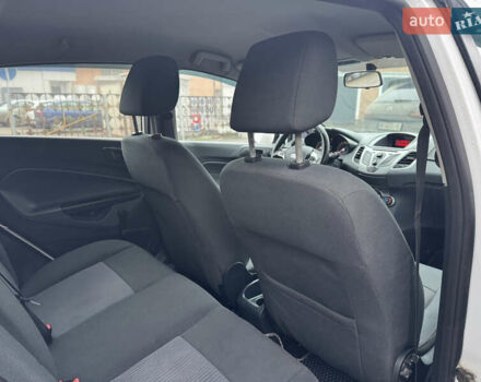 Белый Форд Фиеста, объемом двигателя 1.24 л и пробегом 122 тыс. км за 4900 $, фото 25 на Automoto.ua