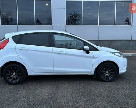 Белый Форд Фиеста, объемом двигателя 1.4 л и пробегом 220 тыс. км за 6950 $, фото 25 на Automoto.ua