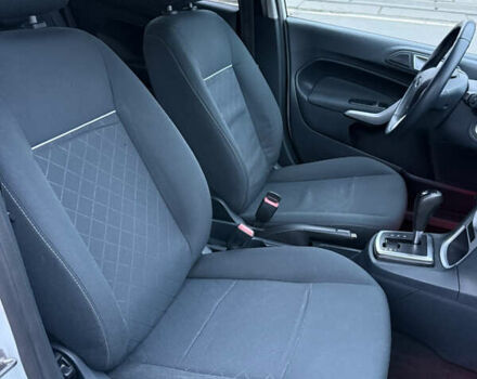 Білий Форд Фієста, об'ємом двигуна 1.39 л та пробігом 110 тис. км за 6950 $, фото 9 на Automoto.ua