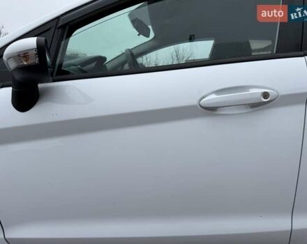 Белый Форд Фиеста, объемом двигателя 1.3 л и пробегом 117 тыс. км за 6400 $, фото 11 на Automoto.ua