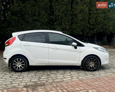 Білий Форд Фієста, об'ємом двигуна 1.39 л та пробігом 222 тис. км за 6800 $, фото 1 на Automoto.ua
