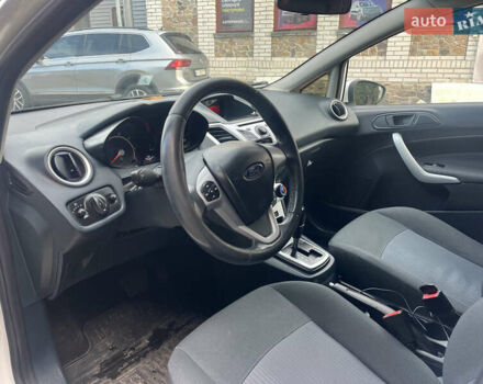 Білий Форд Фієста, об'ємом двигуна 1.39 л та пробігом 222 тис. км за 6800 $, фото 9 на Automoto.ua