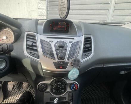 Белый Форд Фиеста, объемом двигателя 1.24 л и пробегом 250 тыс. км за 4900 $, фото 8 на Automoto.ua