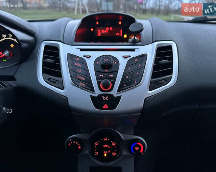 Белый Форд Фиеста, объемом двигателя 1.4 л и пробегом 220 тыс. км за 6950 $, фото 15 на Automoto.ua