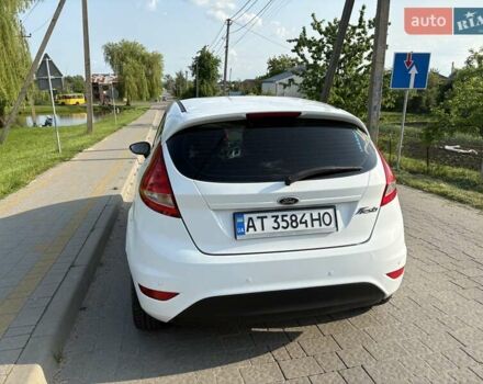 Белый Форд Фиеста, объемом двигателя 1.4 л и пробегом 155 тыс. км за 5600 $, фото 5 на Automoto.ua