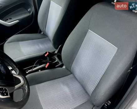 Білий Форд Фієста, об'ємом двигуна 1.39 л та пробігом 222 тис. км за 6800 $, фото 11 на Automoto.ua