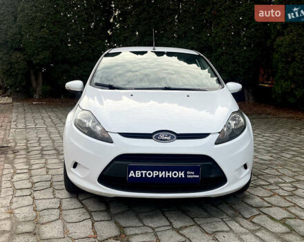 Білий Форд Фієста, об'ємом двигуна 1.39 л та пробігом 222 тис. км за 6800 $, фото 6 на Automoto.ua