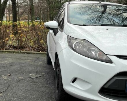 Білий Форд Фієста, об'ємом двигуна 1.4 л та пробігом 240 тис. км за 5990 $, фото 4 на Automoto.ua