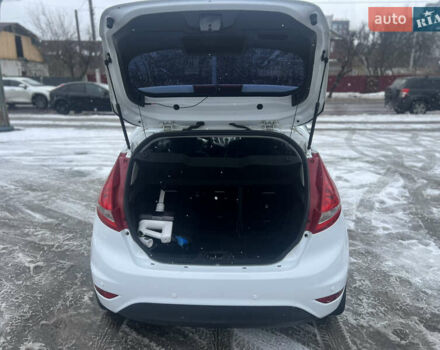 Білий Форд Фієста, об'ємом двигуна 1.39 л та пробігом 105 тис. км за 7199 $, фото 7 на Automoto.ua