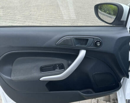 Белый Форд Фиеста, объемом двигателя 1.39 л и пробегом 90 тыс. км за 7500 $, фото 10 на Automoto.ua