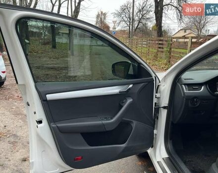 Білий Форд Фієста, об'ємом двигуна 1.4 л та пробігом 240 тис. км за 5990 $, фото 29 на Automoto.ua