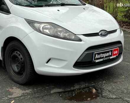 Белый Форд Фиеста, объемом двигателя 1.4 л и пробегом 240 тыс. км за 5990 $, фото 3 на Automoto.ua
