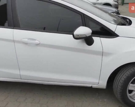 Белый Форд Фиеста, объемом двигателя 1.4 л и пробегом 297 тыс. км за 5900 $, фото 3 на Automoto.ua