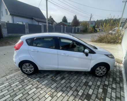 Белый Форд Фиеста, объемом двигателя 1.24 л и пробегом 250 тыс. км за 4900 $, фото 4 на Automoto.ua