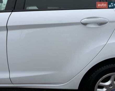 Белый Форд Фиеста, объемом двигателя 1.3 л и пробегом 117 тыс. км за 6400 $, фото 12 на Automoto.ua