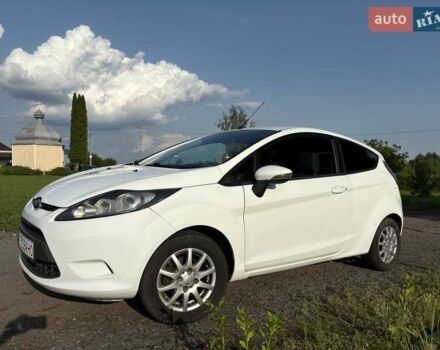 Белый Форд Фиеста, объемом двигателя 1.4 л и пробегом 155 тыс. км за 5600 $, фото 7 на Automoto.ua