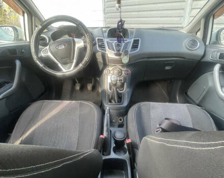 Белый Форд Фиеста, объемом двигателя 1.24 л и пробегом 250 тыс. км за 4900 $, фото 7 на Automoto.ua