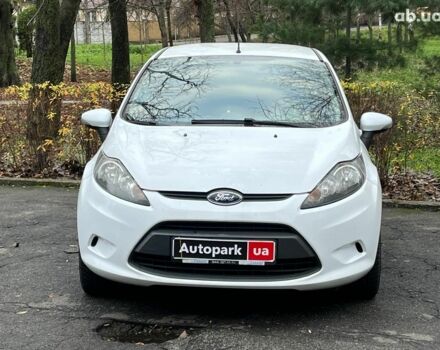 Белый Форд Фиеста, объемом двигателя 1.4 л и пробегом 240 тыс. км за 5990 $, фото 1 на Automoto.ua
