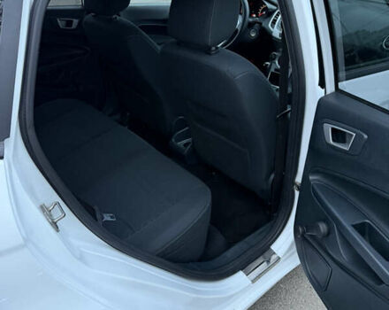 Білий Форд Фієста, об'ємом двигуна 1.39 л та пробігом 110 тис. км за 6950 $, фото 11 на Automoto.ua