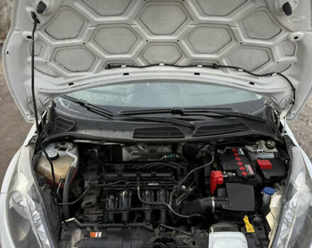 Білий Форд Фієста, об'ємом двигуна 1.24 л та пробігом 103 тис. км за 2000 $, фото 8 на Automoto.ua