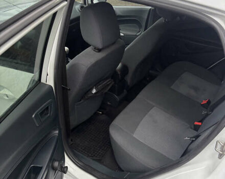 Белый Форд Фиеста, объемом двигателя 1.24 л и пробегом 212 тыс. км за 5400 $, фото 12 на Automoto.ua