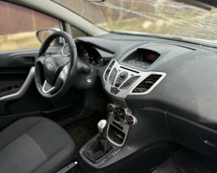 Білий Форд Фієста, об'ємом двигуна 1.24 л та пробігом 103 тис. км за 2000 $, фото 9 на Automoto.ua