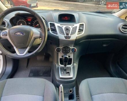 Белый Форд Фиеста, объемом двигателя 1.39 л и пробегом 141 тыс. км за 6700 $, фото 4 на Automoto.ua