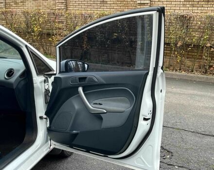 Білий Форд Фієста, об'ємом двигуна 1.4 л та пробігом 240 тис. км за 5990 $, фото 6 на Automoto.ua