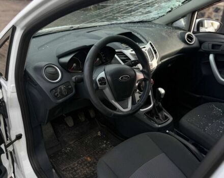 Білий Форд Фієста, об'ємом двигуна 1.2 л та пробігом 103 тис. км за 2200 $, фото 9 на Automoto.ua
