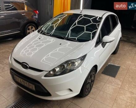 Белый Форд Фиеста, объемом двигателя 1.4 л и пробегом 140 тыс. км за 7300 $, фото 5 на Automoto.ua
