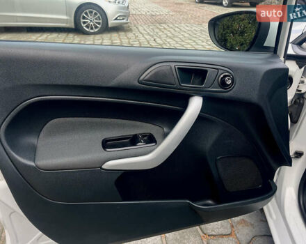 Білий Форд Фієста, об'ємом двигуна 1.39 л та пробігом 222 тис. км за 6800 $, фото 8 на Automoto.ua