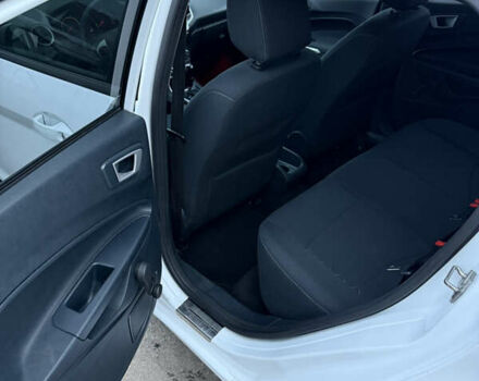 Білий Форд Фієста, об'ємом двигуна 1.39 л та пробігом 110 тис. км за 6950 $, фото 13 на Automoto.ua