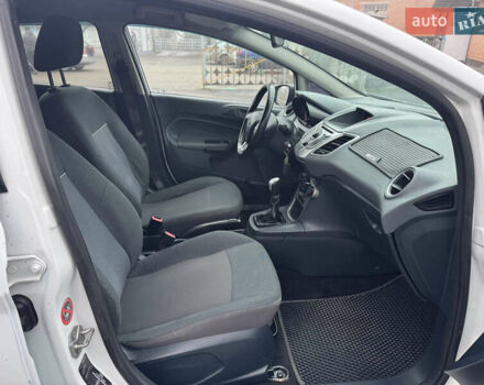 Белый Форд Фиеста, объемом двигателя 1.24 л и пробегом 122 тыс. км за 4900 $, фото 23 на Automoto.ua