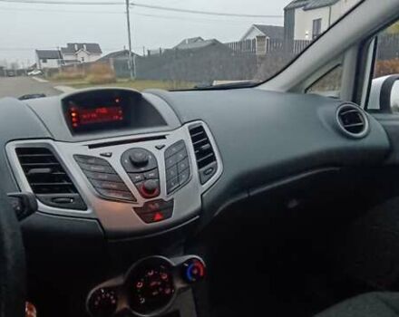 Белый Форд Фиеста, объемом двигателя 1.24 л и пробегом 264 тыс. км за 5500 $, фото 3 на Automoto.ua