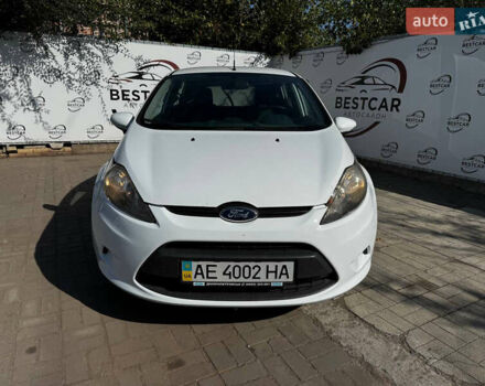 Форд Фиеста 2011 в Днепре (Днепропетровске) на Automoto.ua Белый Форд Фиеста, объемом двигателя 1.4 л и пробегом 160 тыс. км за 5999 $, фото 4 на Automoto.ua