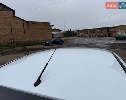 Белый Форд Фиеста, объемом двигателя 1.3 л и пробегом 117 тыс. км за 6400 $, фото 25 на Automoto.ua