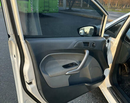 Білий Форд Фієста, об'ємом двигуна 1.24 л та пробігом 128 тис. км за 5300 $, фото 10 на Automoto.ua